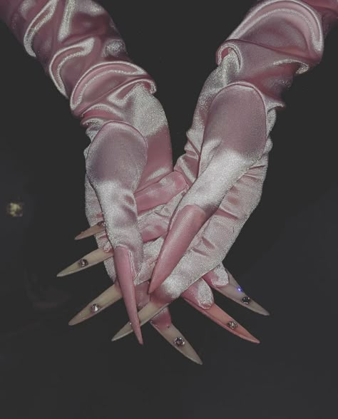 Gloves With Rings, Gloves With Nails, Drag Nails, Fancy Gloves, Black Chyna, Drag Ideas, Heroic Age, Kpop Pink, Queen Nails