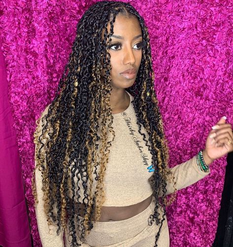 Brown And Blonde Passion Twists, Micro Braids Hairstyles, Passion Twists, Braid Inspiration, Braids Hairstyles Pictures, Natural Hair Twists, Quick Braided Hairstyles, Kawaii Hairstyles, Twist Braid Hairstyles