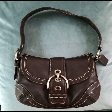 Coach Small Leather Shoulderbag Leather Handbags Vintage, Vintage Leather Coach Bags, Vintage Leather Purse, Vintage Clothing Pieces, Cute Bags Aesthetic, Cute Small Purses, Coach Vintage Handbags, Over The Shoulder Purse, Vintage Coach Bag