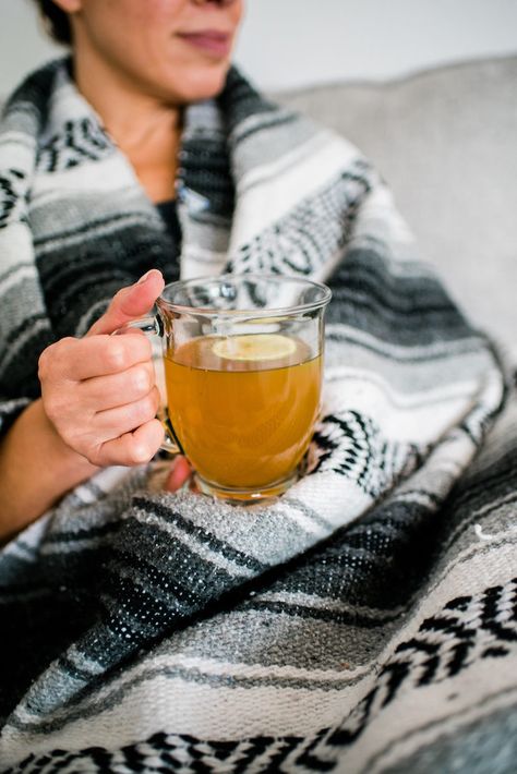 Oregano tea is great for excessive cough, digestion, insomnia, circulation, and decreases menstrual cramps. Try it! #tedeoregano #oreganotea #tea #mexican #mexicanrecipe | muybuenocookbook.com via @muybueno Oregano Tea, Mexican Oregano, Healing Tea, Grandmas Recipes, Holistic Remedies, Mocktail Recipe, Mexican Food Recipes Authentic, Mexican Recipes, How To Dry Oregano