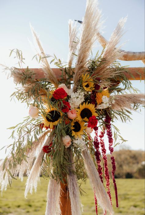 Arch Florals, Elegant Tablescapes, Reception Decor Ideas, Wedding Flowers Sunflowers, Colorful Florals, Wedding Arbour, Rustic Fall Wedding, Jewelry Elegant, Wedding 2024