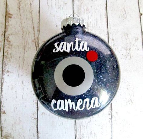 Santa Camera Ornament...these are the BEST Christmas Ornament Ideas! Santa Camera Ornament, Santa Camera, Neli Quilling, Santa Cam, Funny Christmas Ornaments, Spy Camera, Christmas Ornaments Homemade, Homemade Christmas, Xmas Crafts