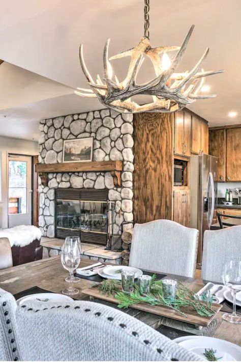 Antler Chandelier Diy, Cozy Mountain Cabin, Brass Cocktail Table, Deer Antler Chandelier, Antler Chandeliers, Handmade Wood Furniture, Coffee Table Design Modern, Home Decor Farmhouse Style, Space Lighting