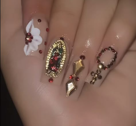 Short Chicana Nails, Acrylic Nail Designs Mexican, Nail Inspo Virgencita, Acrylic Nails Mexican Design, Mexican Nails Designs Almond, Nail Inspo Mexican, Virgen De Guadalupe Nail Ideas, Chicana Nails Short, La Virgen Nails