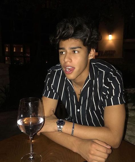 𝑷𝒊𝒏𝒕𝒆𝒓𝒆𝒔𝒕: 𝒉𝒐𝒏𝒆𝒆𝒚𝒋𝒊𝒏 ❀ Brian Romero Soccer, Andrew Davila, African American Man, Brian Tracy, Tumblr Boys, Teenage Boys, Black Boys, White Boys