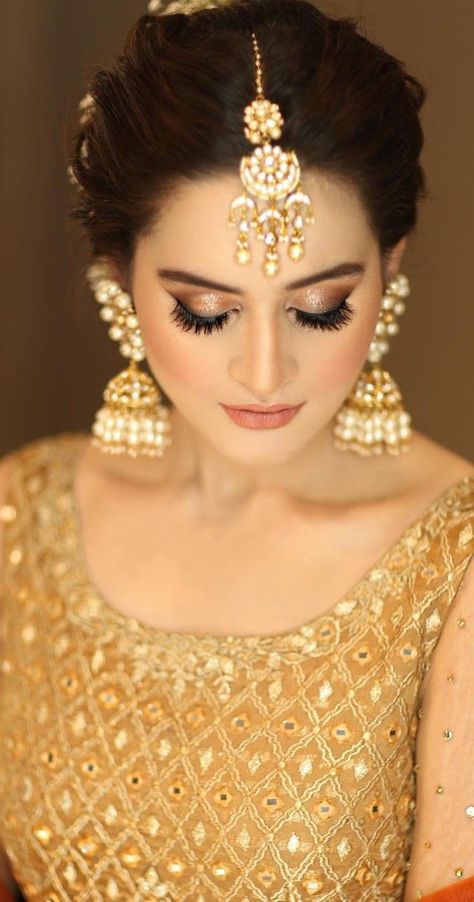 Bridal Makeup Red Lips, Pearl Jhumkas, Dp Profile, Bridal Makeup Videos, Sana Javed, Minal Khan, Best Couple Pictures, Indian Bridesmaid Dresses, Wedding Eye Makeup