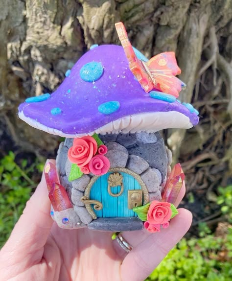 Polymer Clay Mushroom House, Jar Fairy House, Diy Fairy Door, Fairy House Crafts, Clay Fairy House, Polymer Clay Fairy, Mushroom Crafts, Clay Jar, Clay Fairy