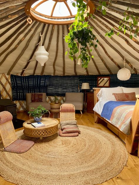 Vermont Retreat Yurt- Luxe Autumn Glory - Tiny houses for Rent in Putney, Vermont, United States - Airbnb Hobbit Airbnb, Highschool Dropout, Pacific Yurts, Yurt Life, Putney Vermont, Yurt Interior, Luxury Yurt, Mongolian Yurt, Yurt Home