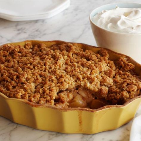 Pear Crisp Recipe, Apple Pear Crisp, Pear Crisp, Best Apple Crisp, Fun Thanksgiving Desserts, Ina Garten Recipes, Thanksgiving Food Desserts, Pear Recipes, Apple Crisp Recipes