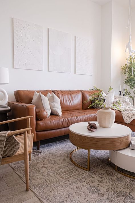 Rugs To Go With Brown Leather Couch, Modern Caramel Leather Couch, Tan Sofa Rug Ideas, Modern Brown Couch Living Room, Brown Leather Couch Living Room Minimalist, Rugs In Living Room Leather Couch, Brown Leather Chair Living Room Decor, Brown Couch Accent Chair, Rug For Tan Leather Couch