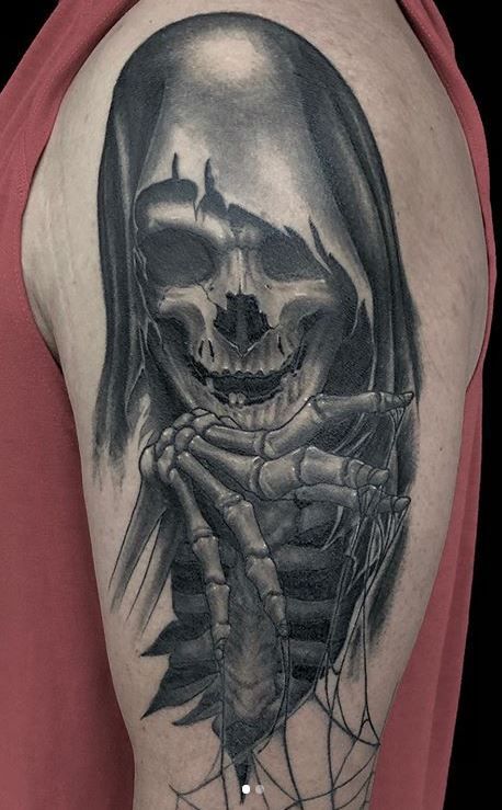 110 Unique Grim Reaper Tattoos You’ll Need to See - Tattoo Me Now Grim Reaper Tattoo Shoulder, Scary Tattoo Designs, Tattoo Women Back, Tattoo Ideas Dark Art, Grim Reaper Tattoos, Tattoo Ideas Dark, Horror Tattoo Ideas, Art Sinistre, Skull Rose Tattoos