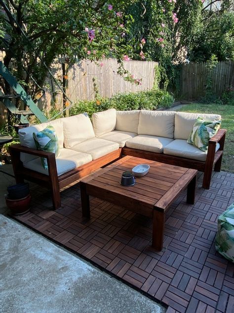 Patio With Sectional Couch, Outdoor Patio Couch Diy, Wooden Outdoor Couch, Diy Conversation Set Patio, Cedar Patio Furniture, Arrange Patio Furniture Layout, L Shaped Patio Ideas, Homemade Patio Furniture, Patio Couch Ideas