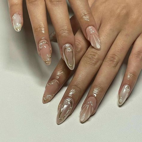 Nail Design Pearls, Pearly Nails, Long Nails Design, Design Nails Art, Nail Pearl, Nude Nail Art, Nude Nail, Nude Nail Designs, Mermaid Nails