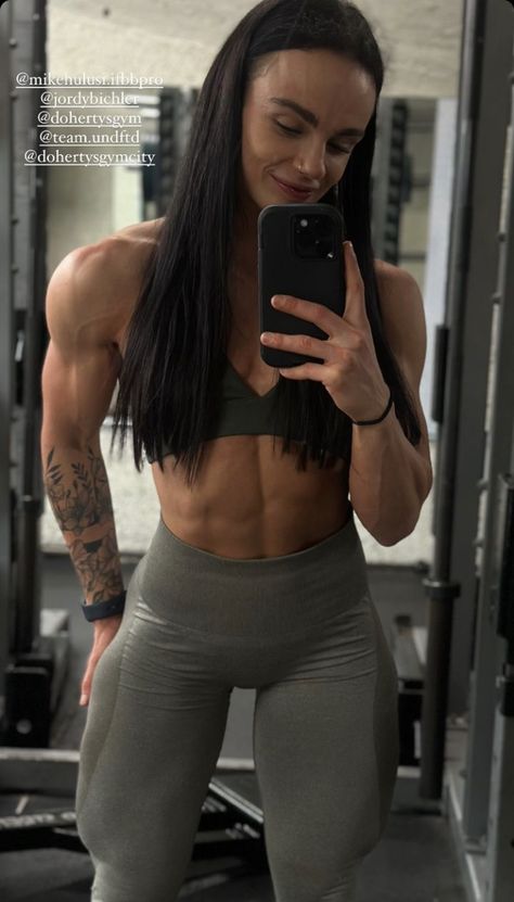 Ruby Roylance Tone And Build Muscle Women, Strong Women Muscles, Tone Muscles Women, Strong Woman Muscle, Muscular Woman Flexing, Toned Muscles Girl, Ripped Women, Crossfit Girls, Hot Fitness