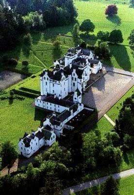 Blair Castle, Scotland. Dating from 1290 is the family seat of the Dukes of Atholl for over 700 years. Beaux Arts Architecture, Blair Castle, Marie Stuart, Castle Scotland, Castle Mansion, Scotland Castles, Scottish Castles, Castle Ruins, Chateau France