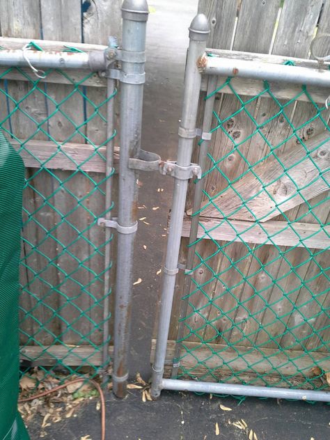 How can I fill in the gap between my chain-link fence and its gate - Home Improvement Stack Exchange Fence Gap Filler Ideas, High Tensile Fence, Chain Link Fence Privacy, Portable Dog Fence, Chain Link Fence Parts, Chain Link Fence Gate, Chain Fence, Fence Fabric, Small Fence