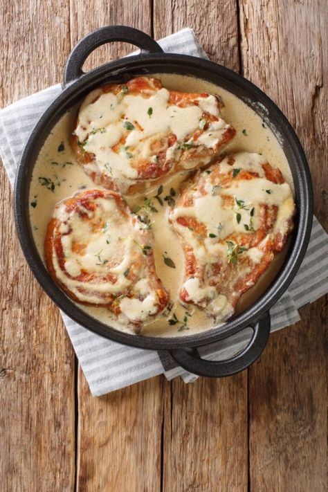 Pork Chops in Creamy White Wine Sauce Pork Chop Sauce, Italian Pork Chops, White Wine Sauce Recipes, Creamy White Wine Sauce, Pan Pork Chops, White Wine Cream Sauce, Pan Seared Pork Chops, Pork Sauce, Seared Pork Chops