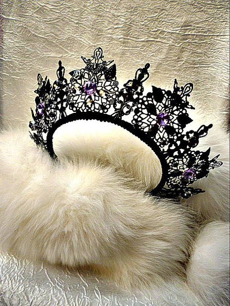 Bad-ass metal wedding crowns for when you're more warrior princess than fairy princess Black And Purple Crown, Birthday Girl Crown, Crown Light, Cosplay Crown, Black Tiara, Birthday Costume, Swarovski Tiara, Purple Crown, Metal Crown