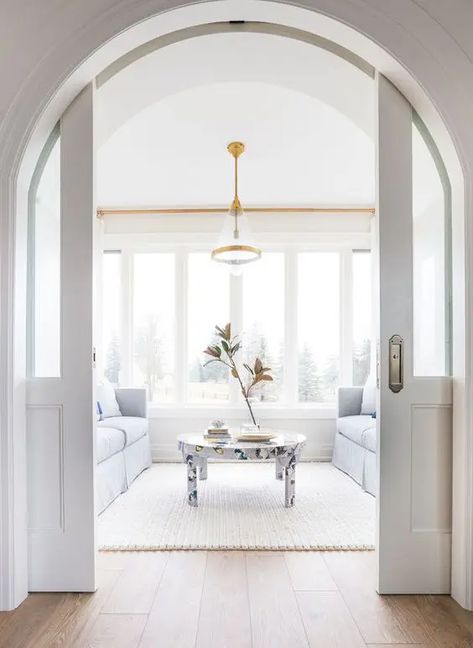 glass pocket doors for an arched doorway is a stylish idea to separate the spaces and make it with interest Modern Farmhouse Ideas, Style Salon, Interior Design Per La Casa, Arched Doors, White Living, White Living Room, Design Del Prodotto, Design Living Room, Decor Minimalist