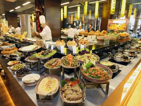 Breakfast Buffet Ideas Hotel Interior Design, Buffet Hotel Design, Buffet Restaurant Aesthetic, Hotel Breakfast Buffet Display, Hotel Breakfast Buffet Aesthetic, International Buffet, Buffet Table Settings, Dubai Evening, Hotel Buffet