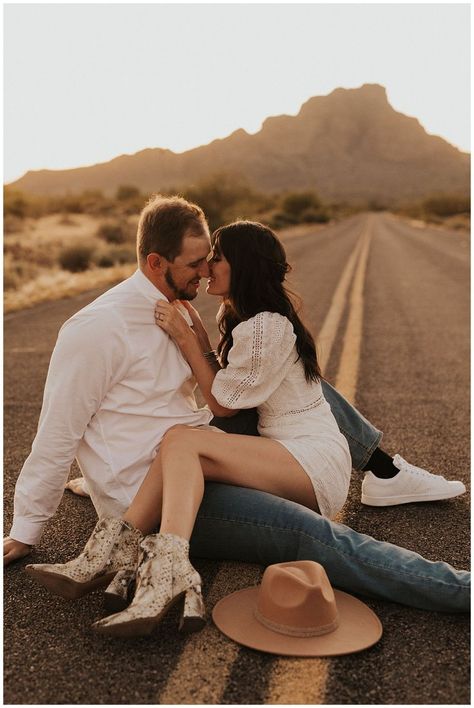 Road Poses Photography Couples, Cute Cuddle Poses Couple, Road Photography Couple, Couple Road Photoshoot, Country Road Engagement Photos, Desert Engagement Photoshoot, Couples Photoshoot Road, Couples Road Photoshoot, Couple Poses On Road