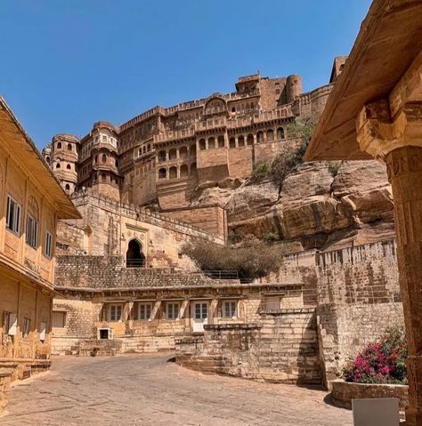 Mehrangarh Fort, Jodhpur, India . Pc: @abhilashh___ . Follow @spstourstravel for more !! . Like Comment Share . @spstourstravel @spstourstravel @spstourstravel 👉sps tempo traveller on rent 👉sps tempo traveller on rent 👉sps tempo traveller on rent #spstourstravel #mehrangarhfort #jodhpur #rajasthan #india #rajasthantourism #rajasthantrip #rajasthandiaries #padharomharedesh #fortress #castles #castlesoftheworld #castles_oftheworld #castlesofinstagram #castlephotography #castleview #bestca Jodhpur Aesthetic, Mehrangarh Fort Jodhpur, Mehrangarh Fort, Jodhpur Rajasthan, Tempo Traveller, Insta Video, Asian Architecture, Types Of Architecture, Africa Art