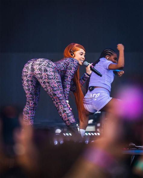 Ice Spice Bending Over Pose, Gyat Icespice, Ice Spice Hot Pic, Gibby Aesthetic, Ice Spice Gimme A Light, Ice Spice Pose, Ice Spice Twerking In The Club, Ice Spice Gyatt Shake, Ice Spice Instagram