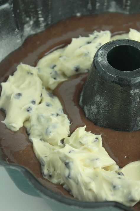 A box of chocolate cake mix never tasted so good. Baked in a bundt pan and filled with cream cheese filling, this Black Bottom Cake is perfection. Bundt Cake From Box Cake, Easy Summer Time Desserts, Decorating Bundt Cakes, Bundt Cakes From Cake Mix Boxes, Stuffed Bundt Cake, Gf Cake, Bundt Pan Recipes, Easy Bundt Cake Recipes, Valentine Food