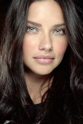 Adriana Lima Lima Model, Beauty Regime, Beauty Kit, Oily Hair, Adriana Lima, Ingrown Hair, Find Beauty, Beauty Treatments, Beauty Trends