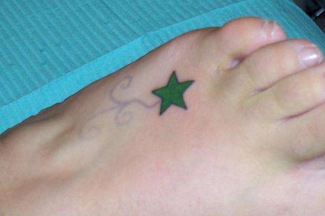 Star tattoo Side Foot Tattoos, Star Foot Tattoos, Small Star Tattoos, Small Foot Tattoos, Small Tattoo Placement, Girls With Sleeve Tattoos, Ankle Tattoos For Women, Foot Tattoos For Women, Tattoos For Women Flowers