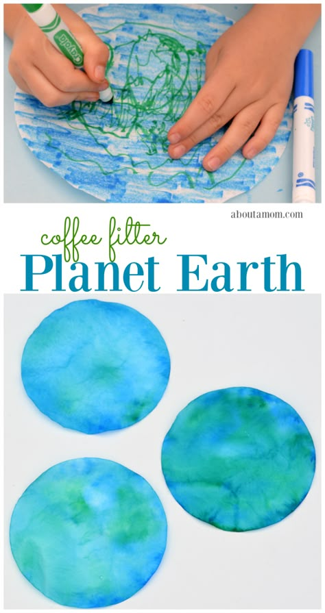 This coffee filter planet Earth craft is a great Earth Day craft for kids. Earth Day Craft, Space Week, Earth Week, Earth Day Projects, Earth Craft, Inexpensive Crafts, Earth Day Crafts, Space Activities, Earth Day Activities