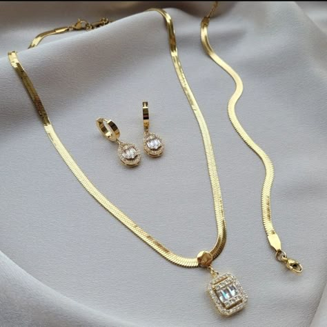 Minimalist Gold Jewelry Set, Unique Gold Jewelry Designs, Unique Gold Jewelry, Gold Jewels Design, Gold Jewelry Designs, Gold Earrings Models, New Gold Jewellery Designs, Fancy Jewelry Necklace, Pretty Jewelry Necklaces