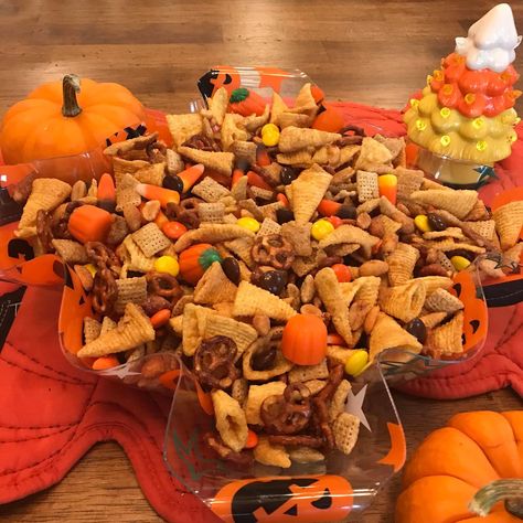 🍁🍂 Fall-Halloween Harvest Hash Mix... - Tami’s Home & Pantry Harvest Hash, Home Pantry, Rice Chex, Mini Pretzels, Party Mix, Chex Mix, Pretzels, Itty Bitty, Fall Harvest