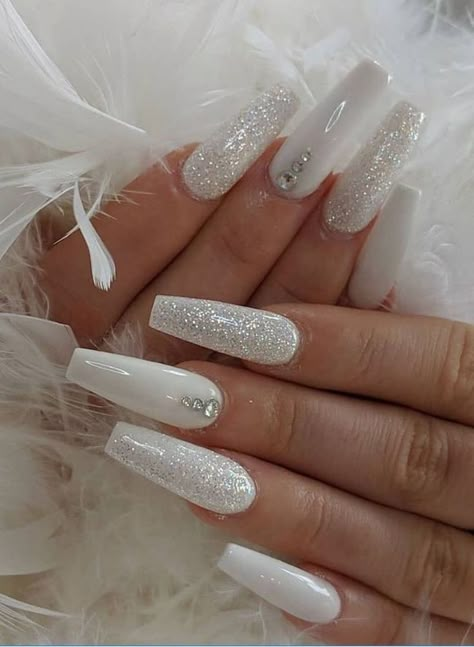 Acrylic Coffin Nails, Nail Design Glitter, White Coffin Nails, Coffin Nails Matte, Simple Fall Nails, Fall Nail Art Designs, White Acrylic Nails, Cute Acrylic Nail Designs, Acrylic Coffin