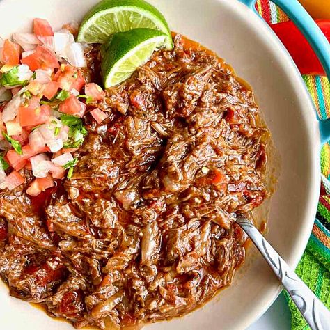 Beef Quiche, Recipe Dutch Oven, Shredded Beef Recipe, Tajin Recipes, Oven Tacos, Shredded Beef Recipes, Mexican Shredded Beef, Shredded Beef Tacos, Fried Chicken Breast