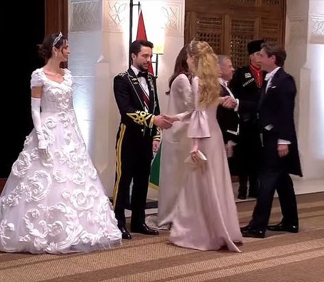 Princess of Wales dazzles in a shimmering £5,000 Jenny Packham gown at the royal wedding Royalty Photoshoot Ideas, Jordanian Wedding, Elegant Wedding Guest Outfit, Palace Fashion, Queen Victoria Wedding, Royal Wedding Outfits, Kate Middleton Queen, Princess Royalty, Catherine Princess Of Wales