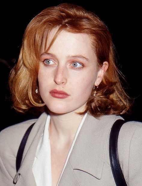 best of gillian anderson on Twitter: "gillian anderson 1994… " Agent Scully Aesthetic, Gillian Anderson Side Profile, Gillian Anderson Makeup, Young Gillian Anderson, Dana Scully Makeup, Dana Scully Aesthetic, Dana Scully Hair, Scully Hair, Gillian Anderson 90s