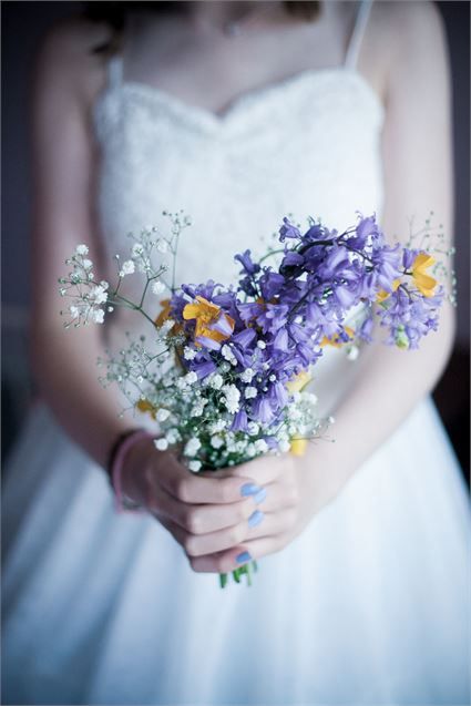 Bluebell and buttercup bouquet! I know wildflowers can be done! Just to work out how to do them myself. Pretty Wedding Flowers, Bluebell Bouquet, Bluebell Wedding, Buttercup Bouquet, Mischievous Spring, Realistic Wedding, Coral Wedding Flowers, Daisy Wedding Flowers, Wedding Flowers Tulips