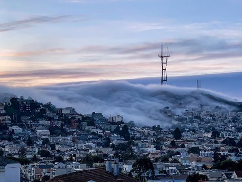 Karl creeping into the city 😊  📸 @valjoy9  #sutrotower #sfsutrotower #sanfrancisco #mysanfrancisco #alwayssf #howsfseessf #bayarea #sanfran #sanfranciscobay #fog #karlthefog #foggy #skyporn #sunsetlovers #sunsets #cloudporn #sunsetporn #sunset_madness #skylovers #sunset_pics #horizon #dusk San Francisco Suburbs, Foggy San Francisco, Futuristic San Francisco, San Francisco Sunset District, Sutro Tower, San Francisco At Night, Sunset Pics, San Fran, Sunset Pictures