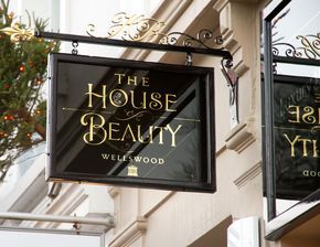 The House of Beauty – Wellswood, Torquay « David Smith – Traditional Ornamental Glass Artist Salon Interior Design Ideas, Beauty Salon Names, Nail Salon Interior Design, Beauty Salon Interior Design, Nail Salon Interior, Hair Salon Interior, Interior Design Pictures, Salon Suites Decor, Nail Salon Decor