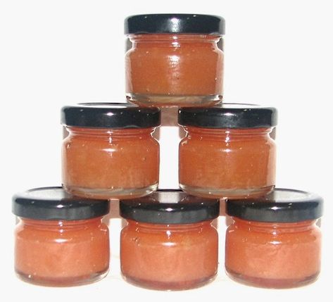 Fruit Paste Recipe, Gelee Recipe, Fruit Paste, Quince Fruit, Food Preserving, Water Crackers, Vegan Cheese Recipes, Paste Recipe, Homemade Sweets