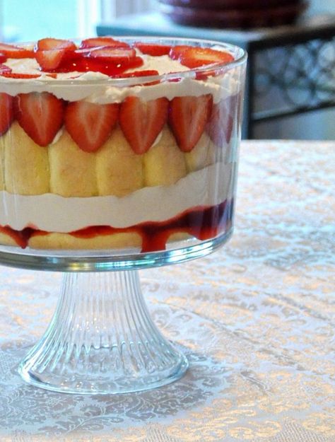 Strawberry Cream Cheese Trifle with Whipped Cream and Fresh Berries. Cream Cheese Trifle, Strawberry Cheesecake Trifle Recipe, Lady Fingers Dessert, Cake Berries, Recipes Using Cream Cheese, Tiramisu Trifle, Strawberry Shortcake Bars, Strawberry Truffle, Strawberry Shortcake Trifle