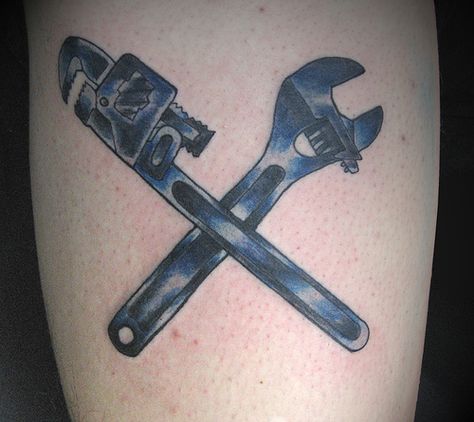 Plumbing wrench and shifting spanner. Pipefitter Tattoo, Pipe Wrench Tattoo, Spanner Tattoo, Welding Tattoo, Wrench Tattoo, Memorial Tattoo, Americana Style, Americana Fashion, Tat Ideas