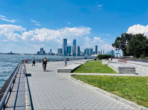 Battery Park NYC 📸 IG: newyork_state1 30 Park Place New York, Park Terrace Hotel New York, Battery Park Nyc, Newyork Centralpark, Orchard Park Ny, Battery Park, Nyc Park, Marina Bay, New York