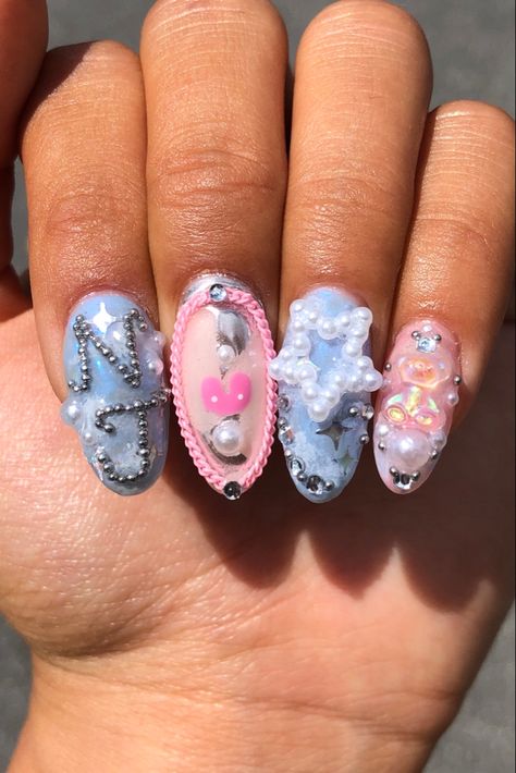 New Jeans Inspired Nails, New Jeans Kpop Inspired Makeup, Twice Inspired Nails Kpop, New Jeans Nails Kpop, Newjeans Nail, Kpop Idol Nails Art Twice, New Jeans Inspired Nails Kpop, Newjeans Nails, New Jeans Nails