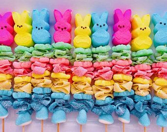 Peep Kabobs Easter, Easter Kabobs Skewers, Peeps Skewers, Easter Skewers, Candy Sticks Ideas, Candy Skewers Kabobs, Easter Fruit Kabobs, Easter Kabobs, Easter Candy Kabobs