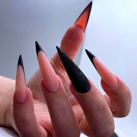 You can also start making money as everyone else Pointy Nail Designs, Sharp Nails, Pointy Nails, Black Acrylic Nails, Edgy Nails, Grunge Nails, Goth Nails, Pointed Nails, Stiletto Nails Designs