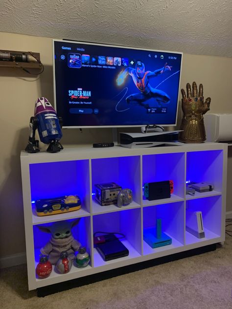 Kallax Ikea Boys Bedroom, Gaming Bedroom Small Space, Track Bedroom Ideas, Walk In Closet Game Room, Games Room Boys, Teen Boy Tv Wall, Ikea Kallax Gaming Room, Kallax Game Room, Kallax Gaming Room