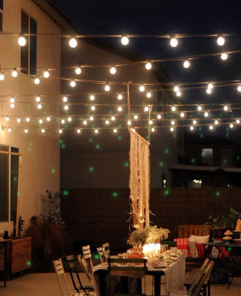 Outdoor Magic – How To Decorate With Fairy lights Backyard Dinner Party, Fairy Lights Decor, Italian Party, Italian Theme, Outdoor Dinner, Backyard Lighting, Outdoor Patio Lights, Italian Dinner, Deck Lighting