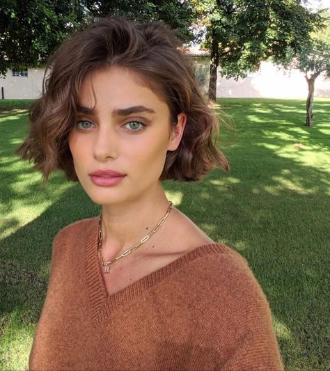 Short Brown Hair, Chin Length Hair, Taylor Hill, Penteado Cabelo Curto, New Haircuts, Cut My Hair, Hair Envy, Short Bob Hairstyles, Womens Haircuts